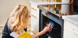 9 Smart Ways To Clean A Dirty Oven And Make It New Again!