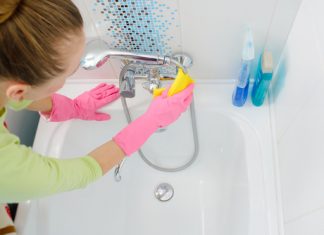 How To Easily Clean Your Bathtub Fast.