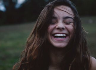 8 Ways To Prevent Your Teeth From Becoming Yellow.