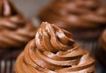 5-MINUTE CHOCOLATE BUTTERCREAM FROSTING (5-INGREDIENTS)
