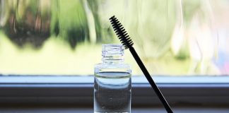 DIY Recipe Homemade Mascara with Castor Oil