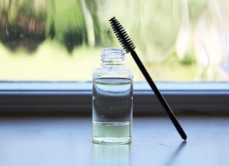 DIY Recipe Homemade Mascara with Castor Oil