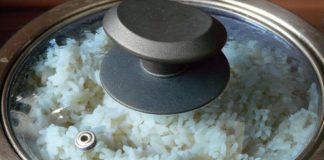 6 Mistakes Most People Make While Cooking Rice.