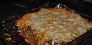 CHEESY LAYERED GROUND BEEF AND PASTA CASSEROLE
