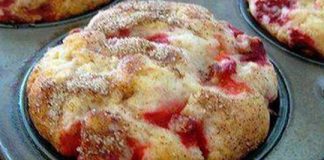 Fresh Strawberry Muffins