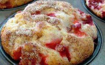 Fresh Strawberry Muffins