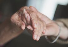 5 Signs A Family Member Has Alzheimer’s Disease