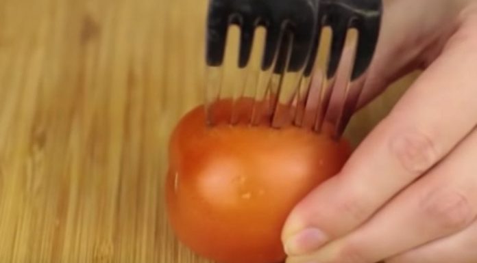 Stick Two Forks In Tomato Save A Lot Of Time In The Kitchen!