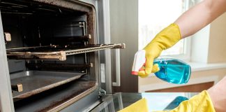 These Are Two Effortless Methods To Clean Your Microwave Fast!