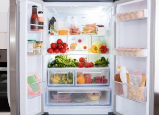 This Is The Grossest Spot In Your Fridge, And You Don’t Even Clean It!