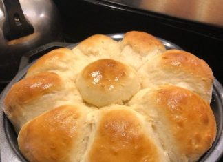 Old-Fashioned Soft and Buttery Yeast Rolls