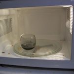 How To Clean Your Microwave Using Only Vinegar
