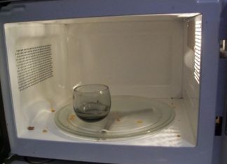 How To Clean Your Microwave Using Only Vinegar