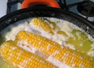 BUTTER BOILED CORN ON THE COB