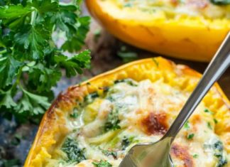 Cheesy Garlic Parmesan Spinach Spaghetti Squash