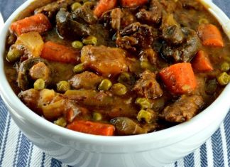 EASY CROCK POT BEEF STEW