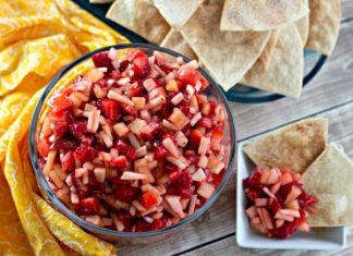 FRUIT SALSA WITH CINNAMON TORTILLA CHIPS