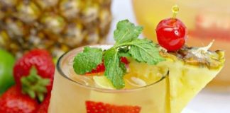 STRAWBERRY PINEAPPLE COCKTAIL