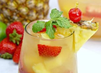 STRAWBERRY PINEAPPLE COCKTAIL