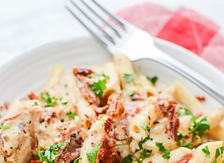 Creamy Sun Dried Tomato Chicken Pasta!