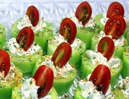 Cucumber Bites with Herb Cream Cheese and Cherry Tomatoes