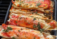Baked Crab Legs in Butter Sauce