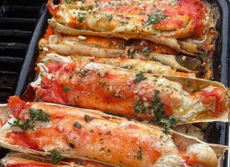 Baked Crab Legs in Butter Sauce