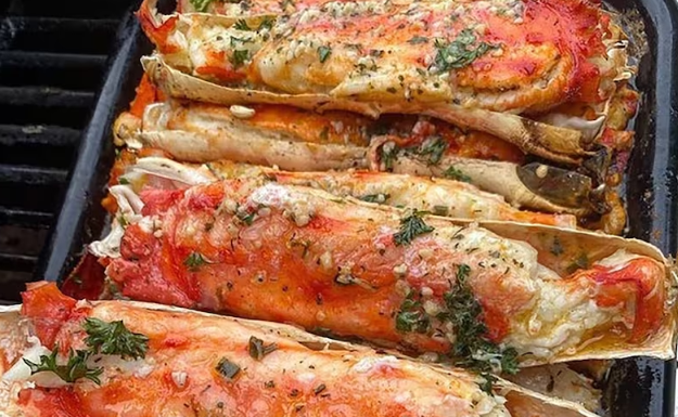 Baked Crab Legs in Butter Sauce