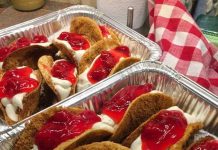 MINI STRAWBERRY CHEESECAKE TACOS