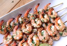 Grilled shrimps with garlic