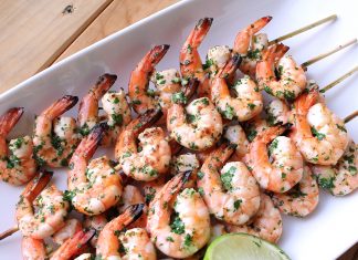 Grilled shrimps with garlic