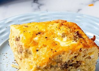 EASY SAUSAGE HASH BROWN BREAKFAST CASSEROLE