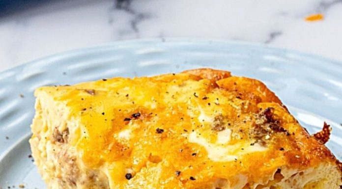 EASY SAUSAGE HASH BROWN BREAKFAST CASSEROLE