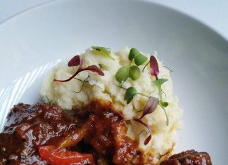 Oxtail served with mash potatoes