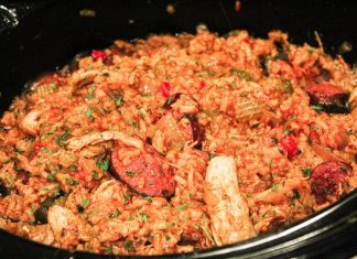 Slow Cooker Jambalaya with Chicken and Sausage