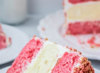 Strawberry Shortcake Cheesecake Cake!