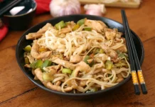 CHICKEN LO MEIN