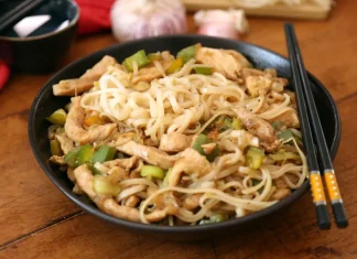 CHICKEN LO MEIN