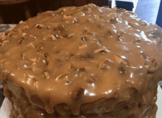 PECAN PRALINE CAKE