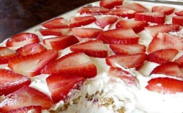 STRAWBERRY CREAM CHEESE ICEBOX CAKE
