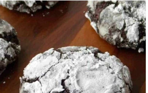 Dark Chocolate Mint Crinkle Cookies