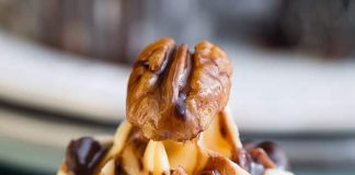 HOMEMADE CHOCOLATE TURTLE CUPCAKES