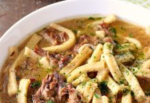SLOW COOKER BEEF AND NOODLES