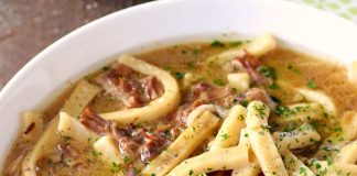 SLOW COOKER BEEF AND NOODLES