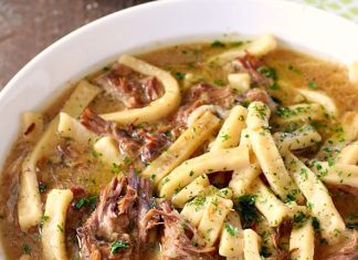SLOW COOKER BEEF AND NOODLES