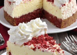 Red Velvet Cheesecake