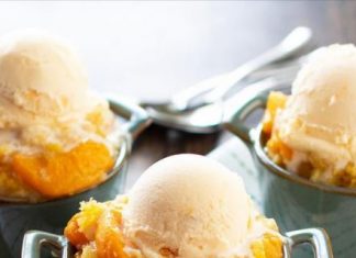 Crockpot Peach Cobbler