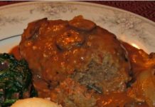 Salisbury Steak with Onion And Mushroom Gravy