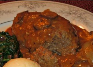 Salisbury Steak with Onion And Mushroom Gravy