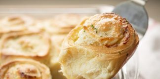 Garlic Cream Cheese Rolls